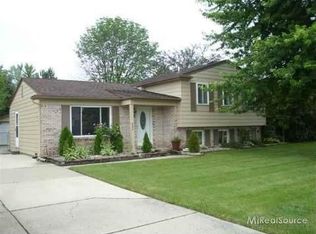 4502 Franklin Park Dr, Sterling Heights, MI 48310