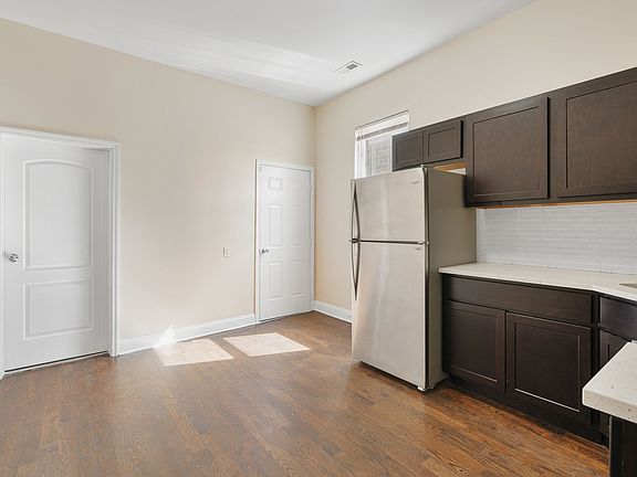 5th image of 1955 W Chicago Ave #2R