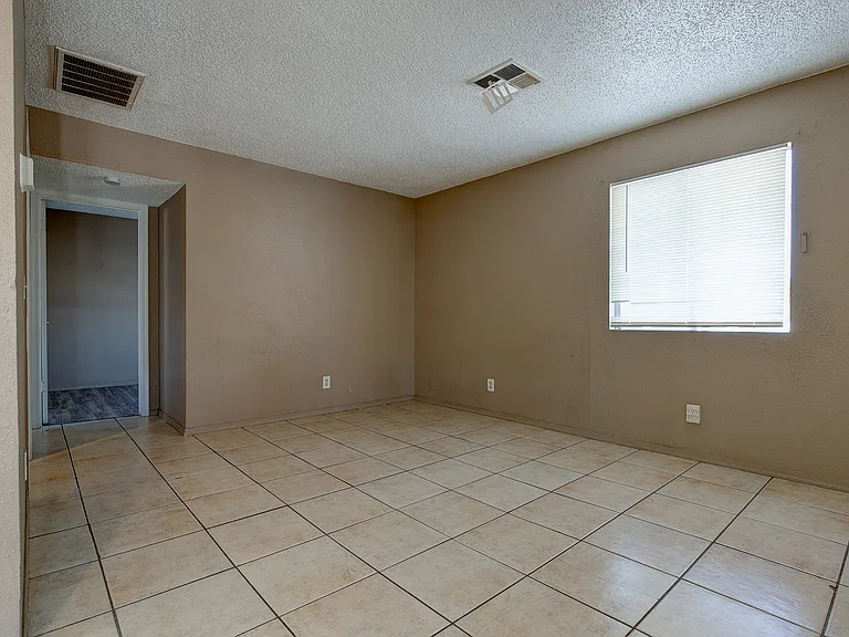 9631 N 12th Ave #201 — Photo 7