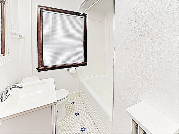 5th image of 801 Martin Luther King Jr Way APT 1
