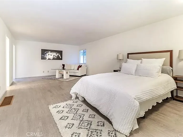 584 W 22nd St — Photo 12