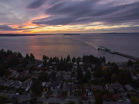 Quick walk to the ferry!