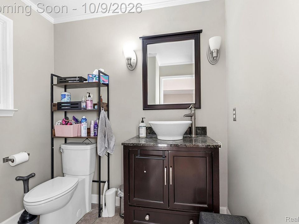1761 Spruce Dr, photo 16
