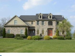 10 Stingray Dr, Sinking Spring, PA 19608