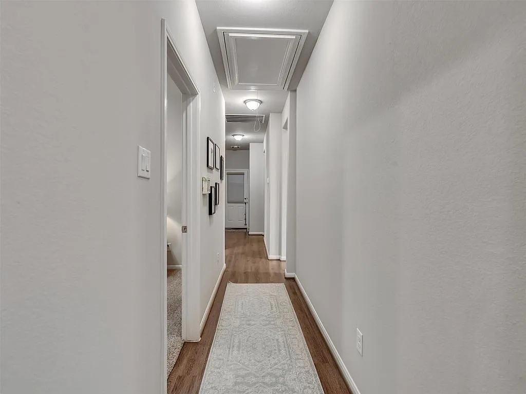 4 bed, 1842 sqft, $825 — Photo 3