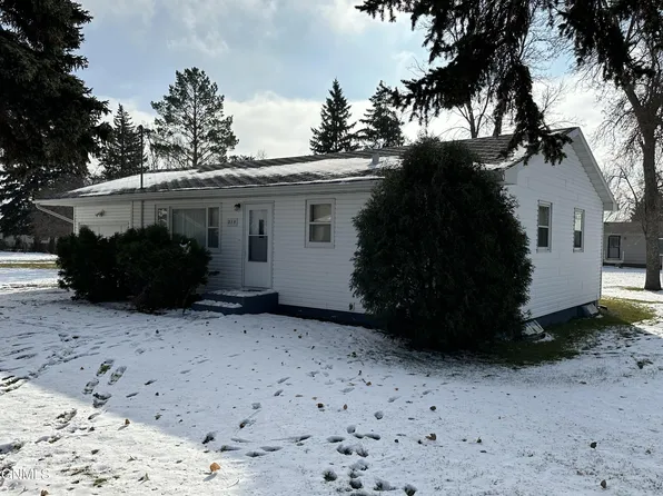 315 3rd St SW, Steele, ND 58482