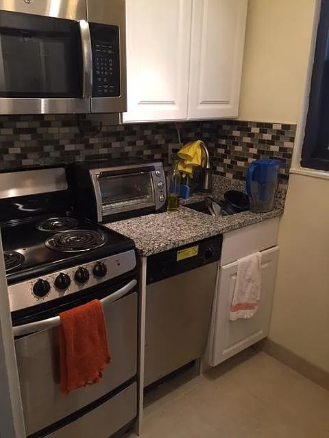 Studio, 400 sqft, $1,900 — Photo 3