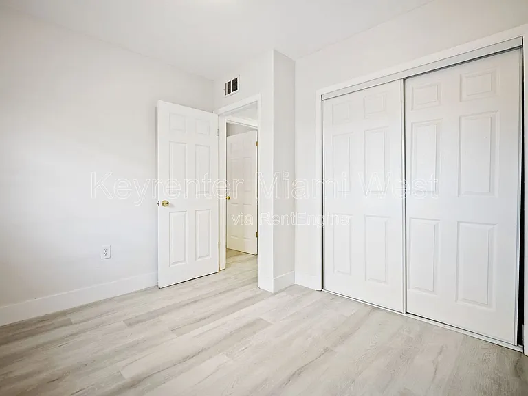 219 NW 10th Ave #4 — Photo 18