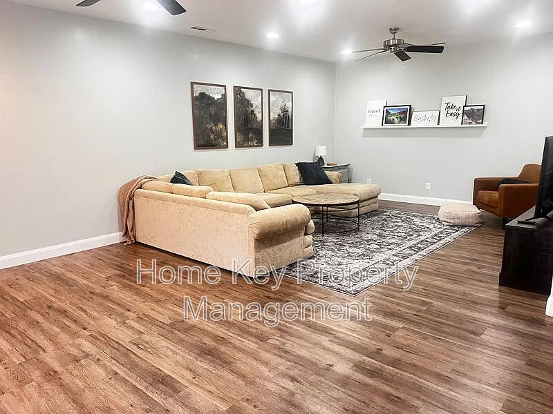 3 bed, 2.0 bath, 1761 sqft, $1,800 — Photo 3