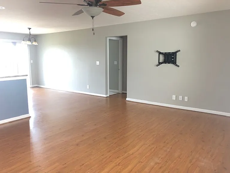 3839 Amethyst Ct — Photo 3