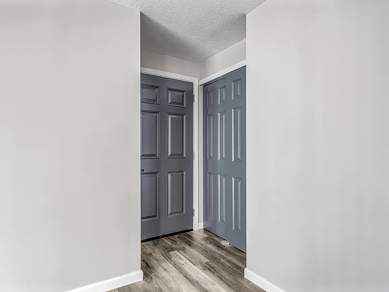 The Meridian Apartments — Photo 38