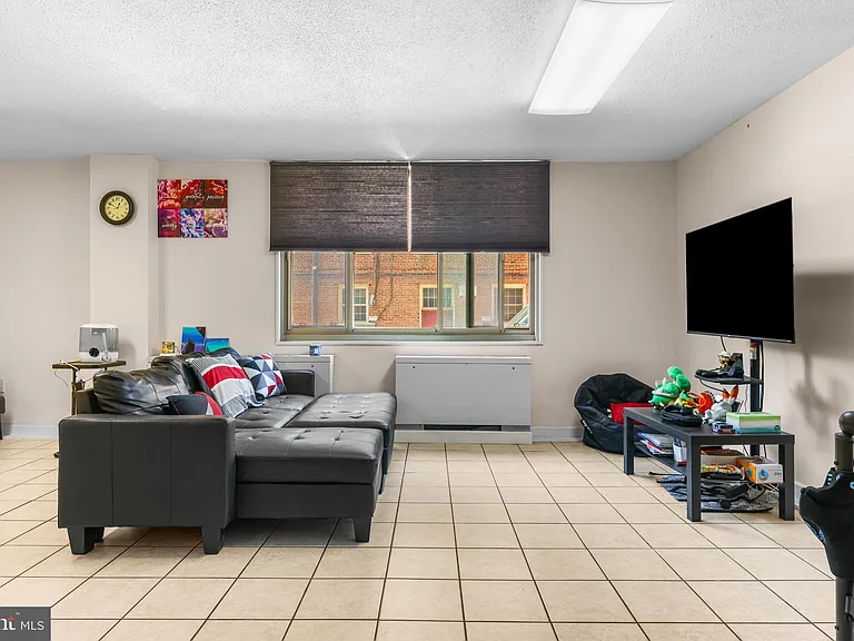 1 E University Pkwy #106 — Photo 2