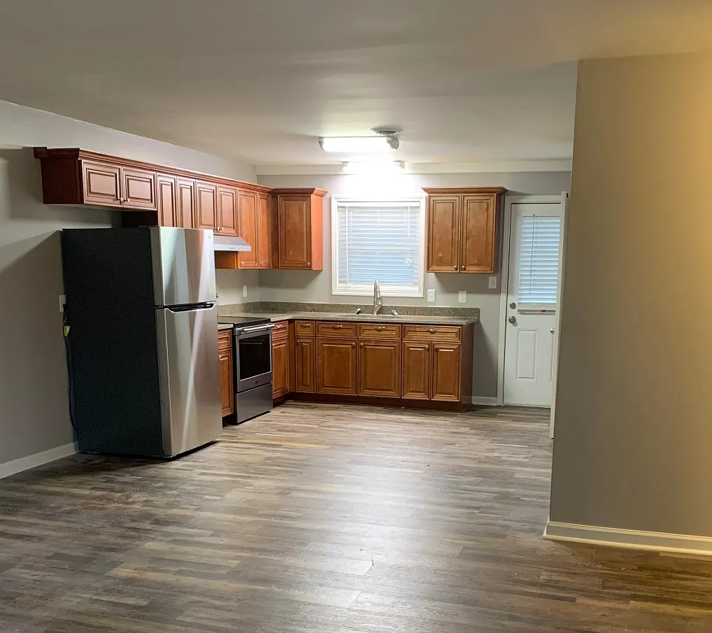 2 bed, 1.5 bath, 900 sqft, $1,095 — Photo 2