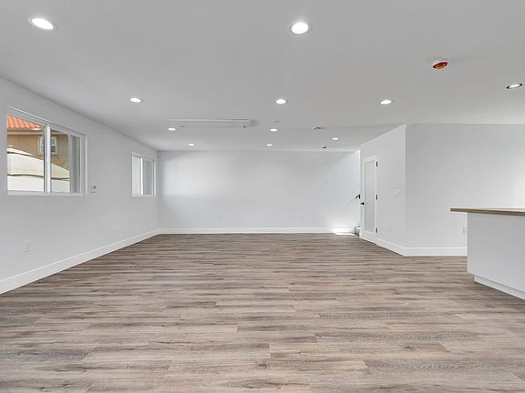 2nd image of 11613 Burbank Blvd
