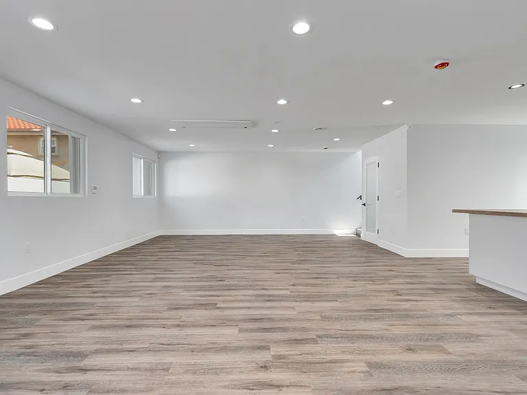 11613 Burbank Blvd — Photo 2