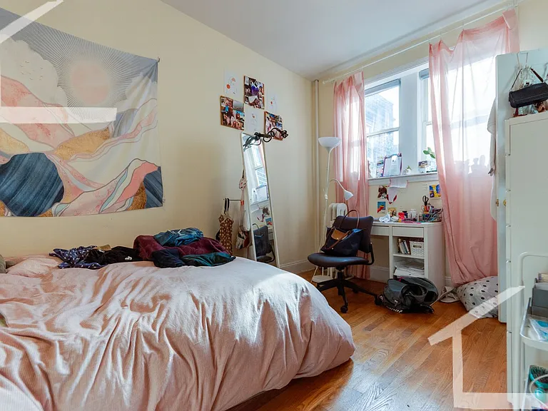 62 Egmont St #C — Photo 3