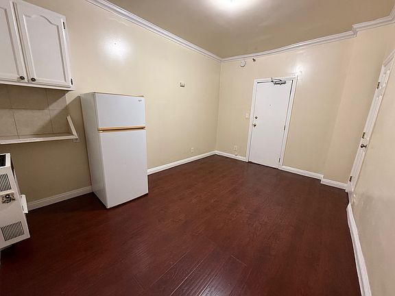 2nd image of 504 S Bonnie Brae St #229