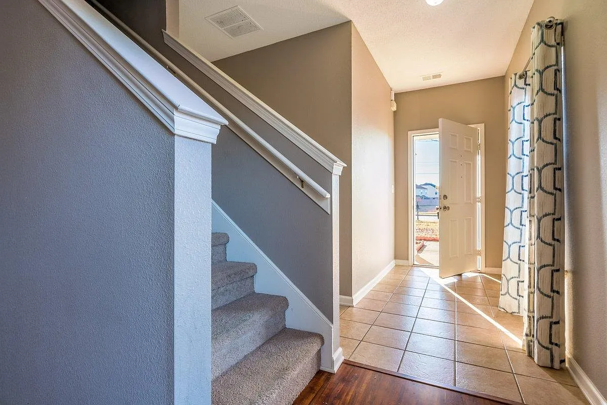 3 bed, 3.0 bath, 1862 sqft, $1,900 — Photo 4