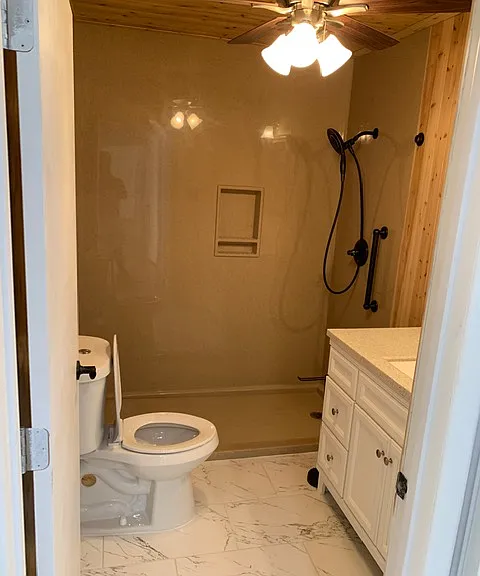 612 E Orange St — Photo 8