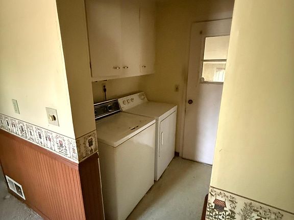 4th image of 225 Herbert St