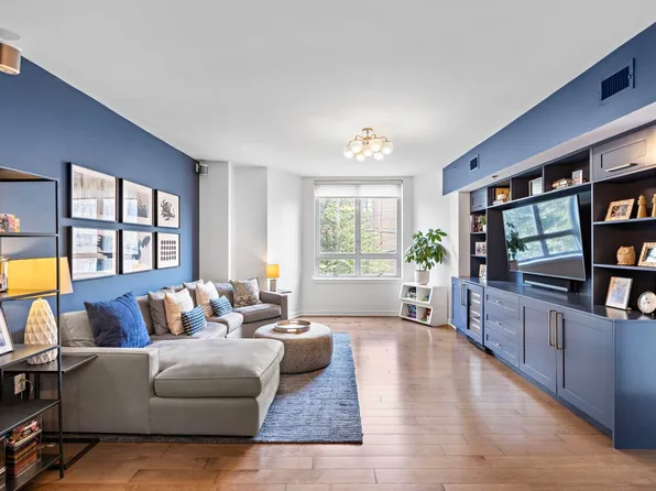 609 Observer Hwy #303, Hoboken, NJ 07030