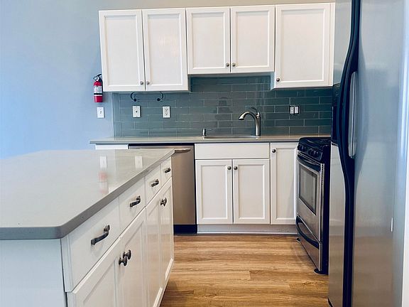 3rd image of 5 Soho Dr #111