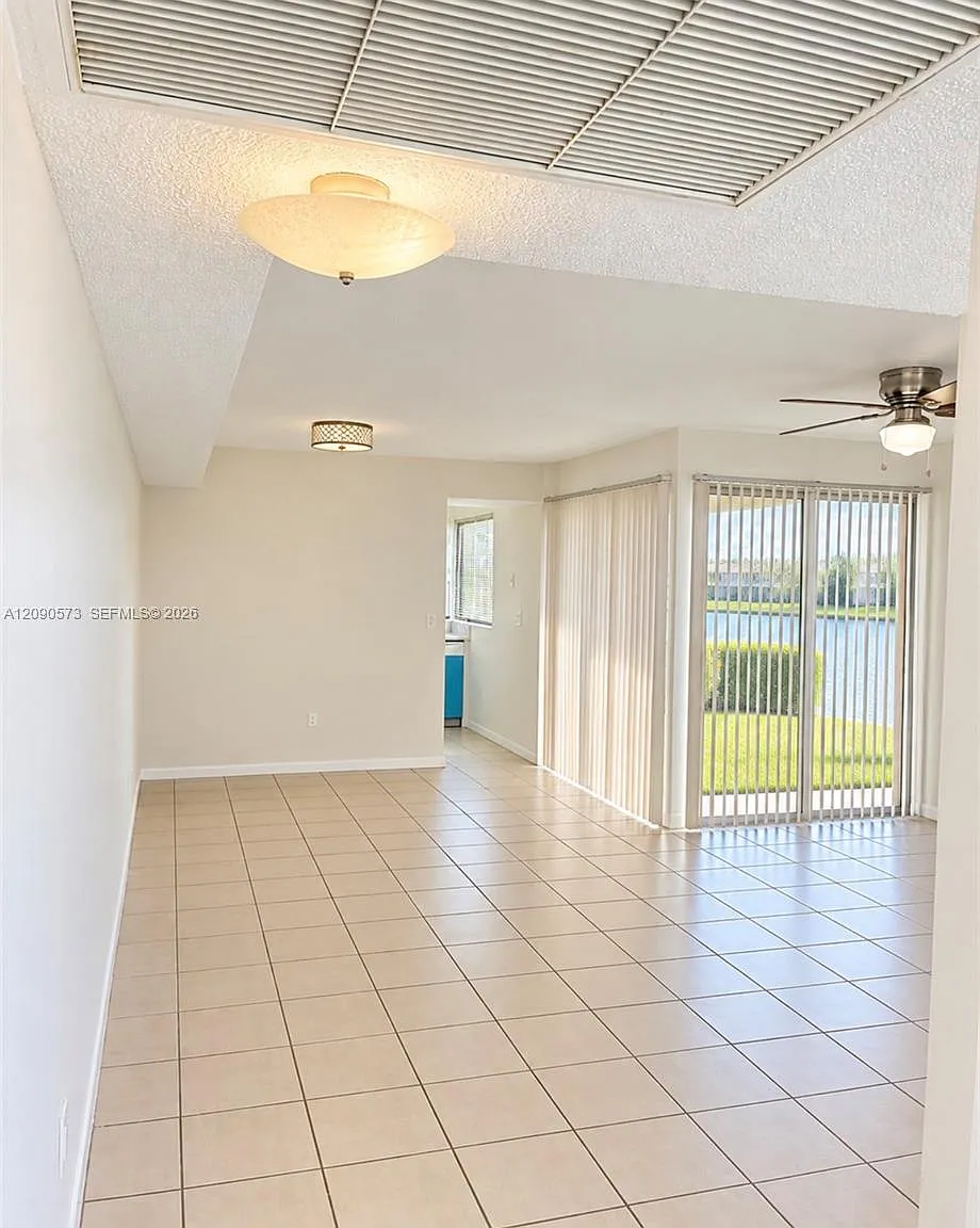 Lakeshore Condo 10 — Photo 3