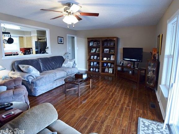 2nd image of 115 Alta Vista St