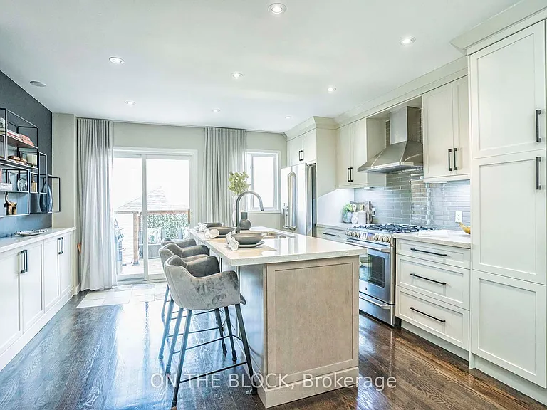 49 Leslie St — Photo 32