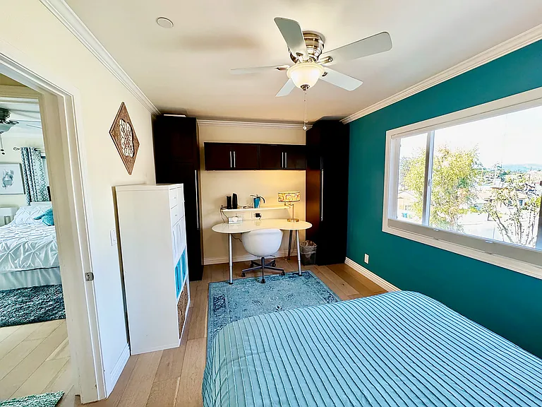 Master bedroom and guest bedroom adjacent