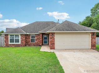 1122 W Beech St, Skiatook, OK 74070
