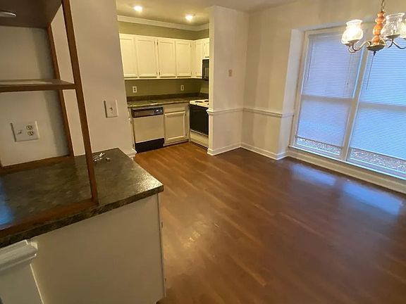 3rd image of 200 Woodcroft Pkwy #58C
