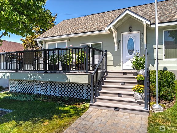 3rd image of 2548 Entiat Way