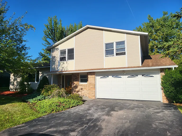 4911 Yeaworth Ln — Photo 1