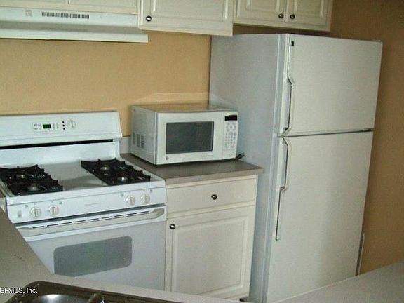 3rd image of 13810 N Sutton Park Dr #237