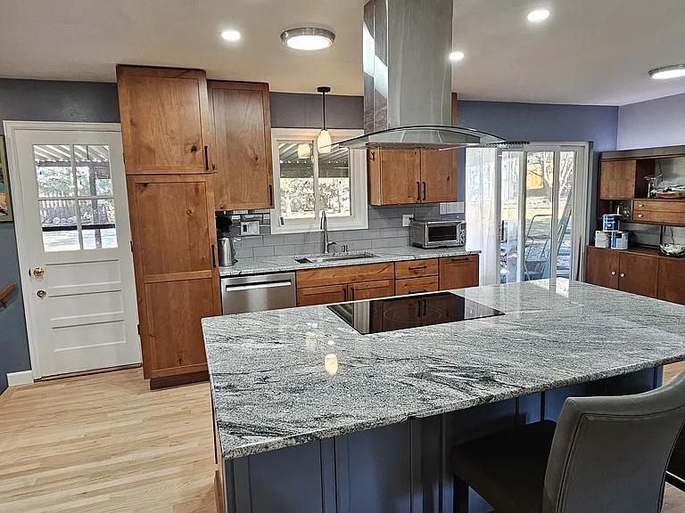 1805 S Pratt Pkwy — Photo 3