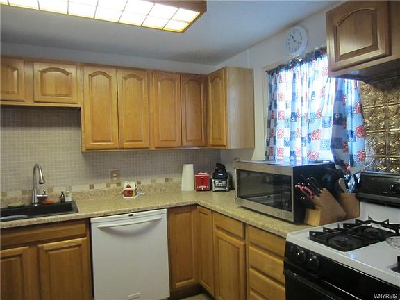 3rd image of 115 Le Havre Dr
