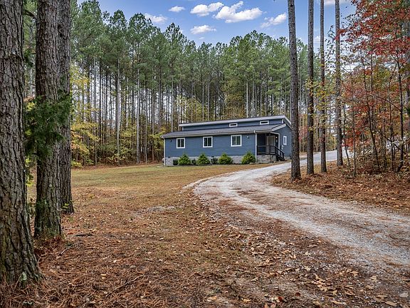 4th image of 18 Davis Ln