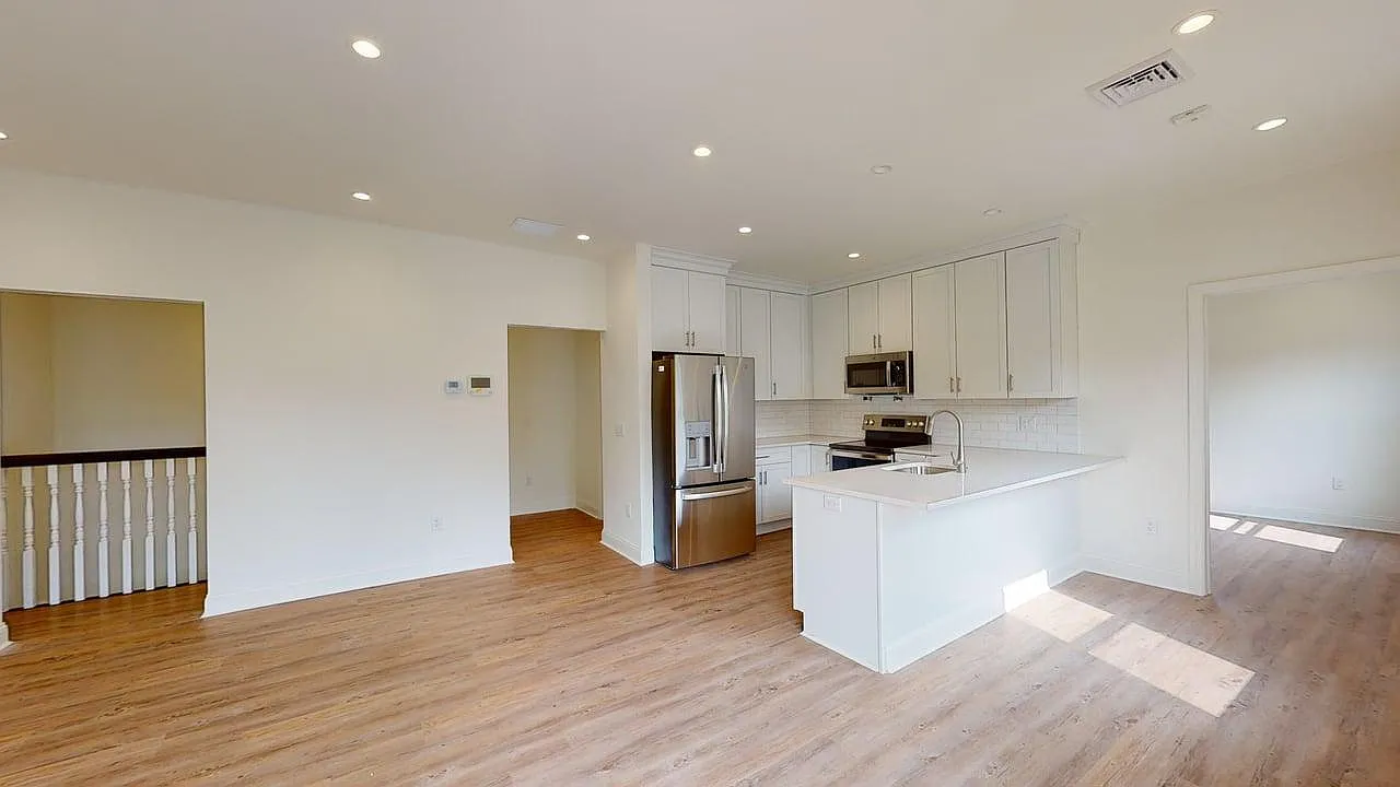 2 bed, 1200 sqft, $3,600 — Photo 3