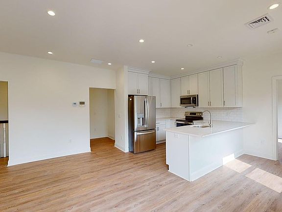 3rd image of 173 Housatonic St #4