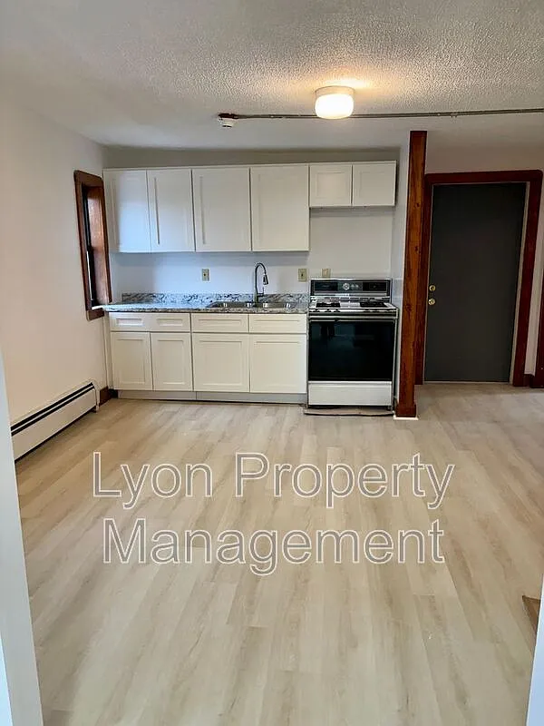 2 bed, 1.0 bath, $1,600 — Photo 1
