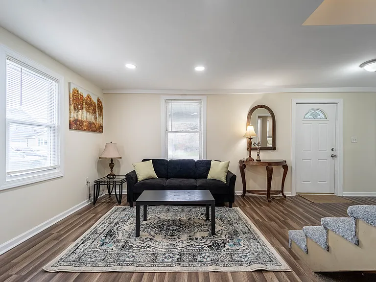 8033 Edgewater Ave — Photo 5