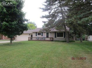 15220 Charluene Dr, Fenton, MI