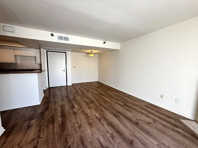 Midvale Towers — Photo 97