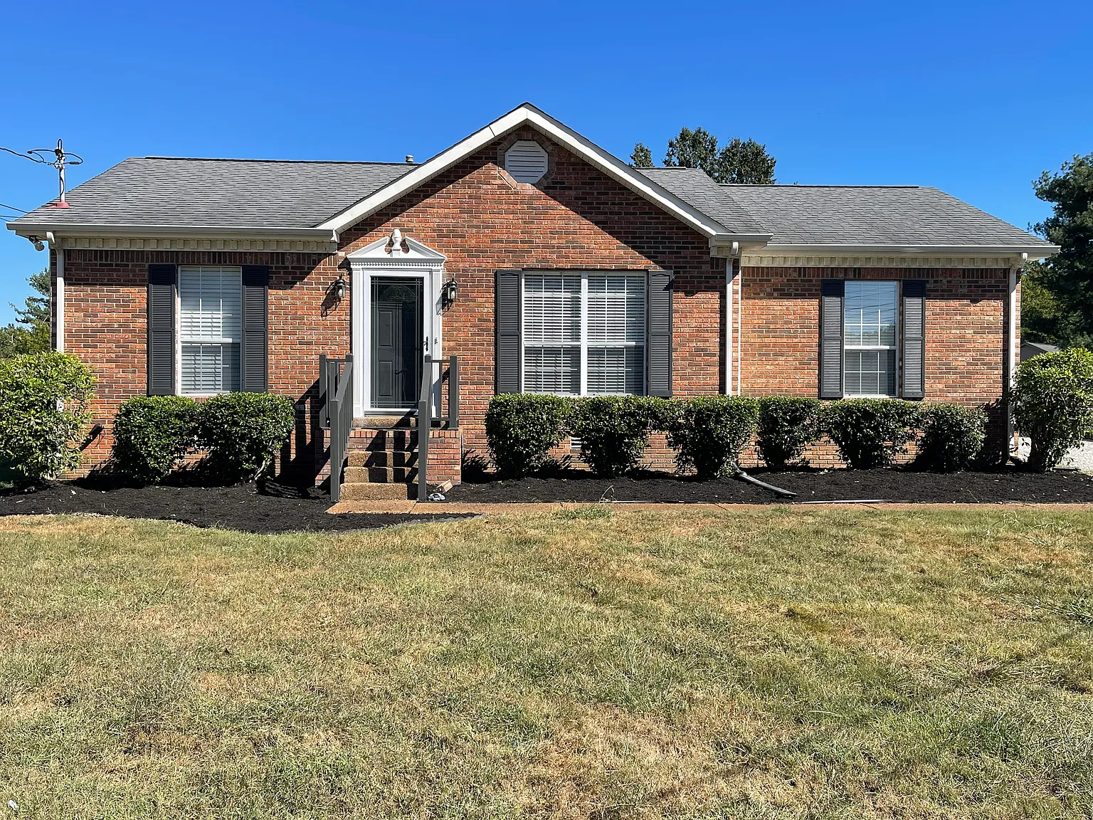 3 bed, 1206 sqft, $1,800 — Photo 1