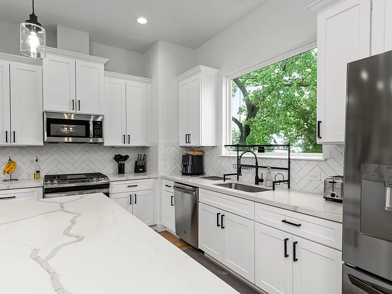 3030 Live Oak St — Photo 9