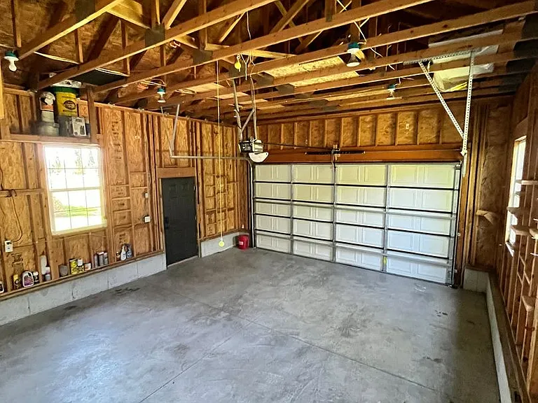 471 Palisade Trl — Photo 34