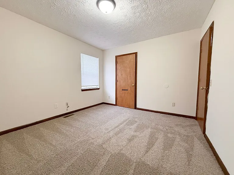 492 W 9th St — Photo 13