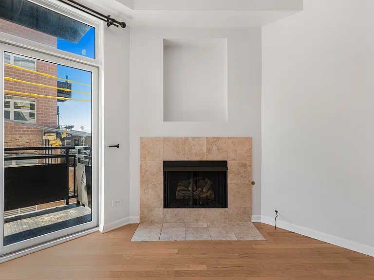 2307 W Wolfram St #312 — Photo 5