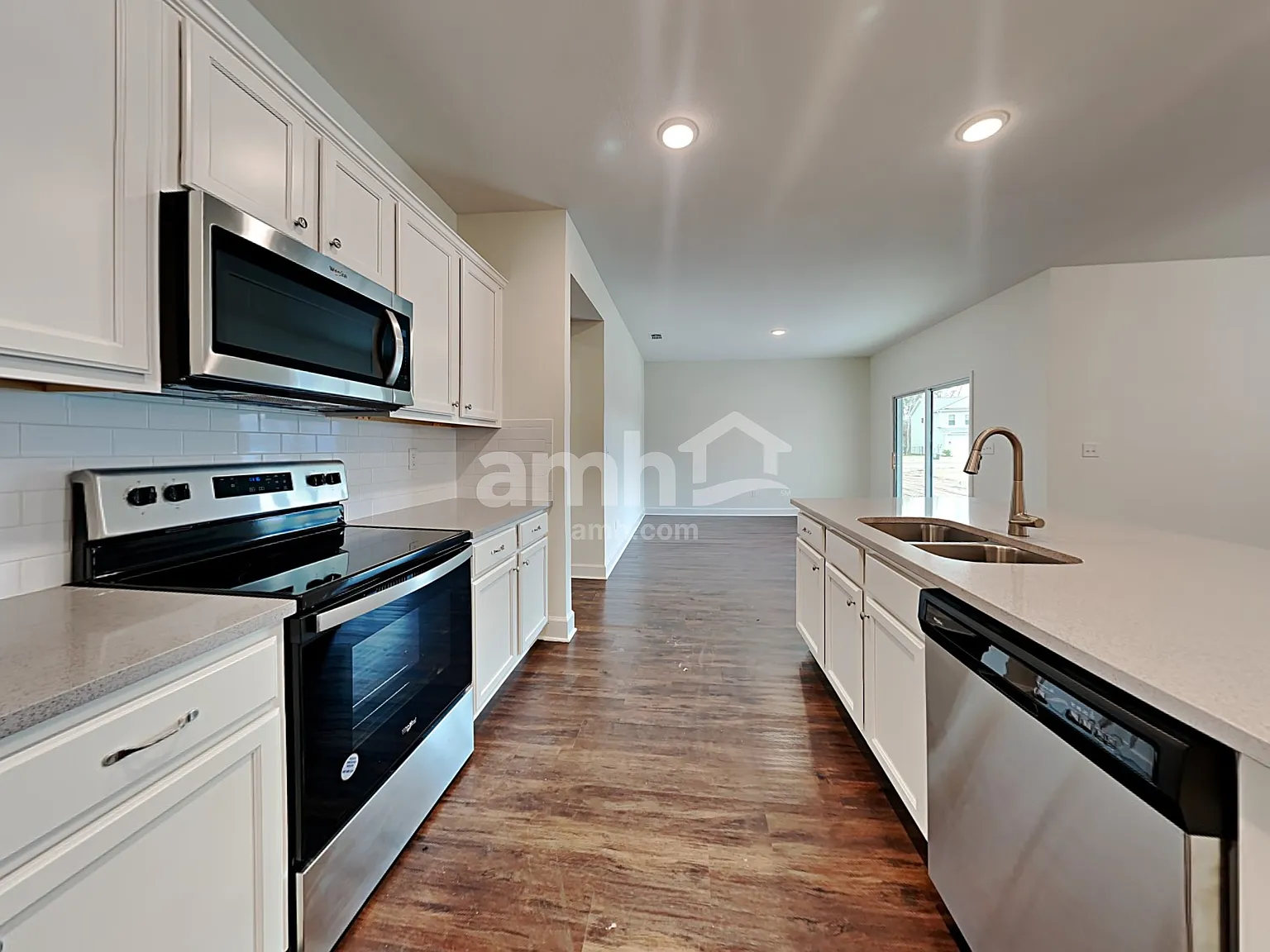 3 bed, 2.0 bath, 1700 sqft, $2,175 — Photo 3
